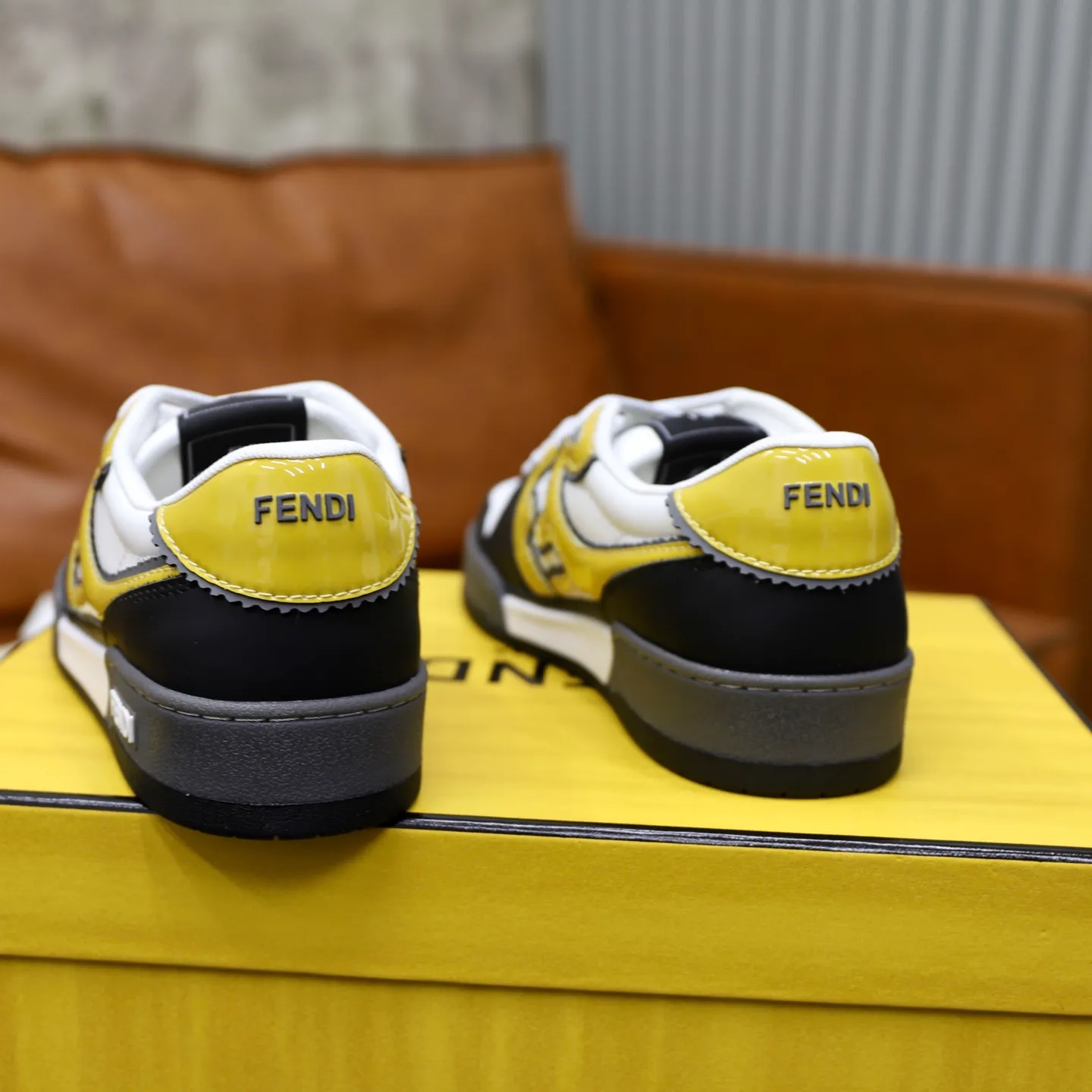 Ex-factory price: 640🔥Couple model (top original order) Brand: FENDI Size: 35-44 (customized for men 38 and 45) Grade: original order quality High version Material: Imported original cowhide stitching ➕ High-quality and comfortable lining Original TPU lightweight anti-slip outsole Style category: Travel fashion casual shoes Versatile trend